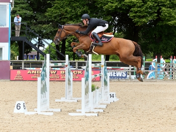 James Smith claims a HOYS Foxhunter finalist place with Junor Rose 23 in this week’s National Round-up of the HOYS qualifiers